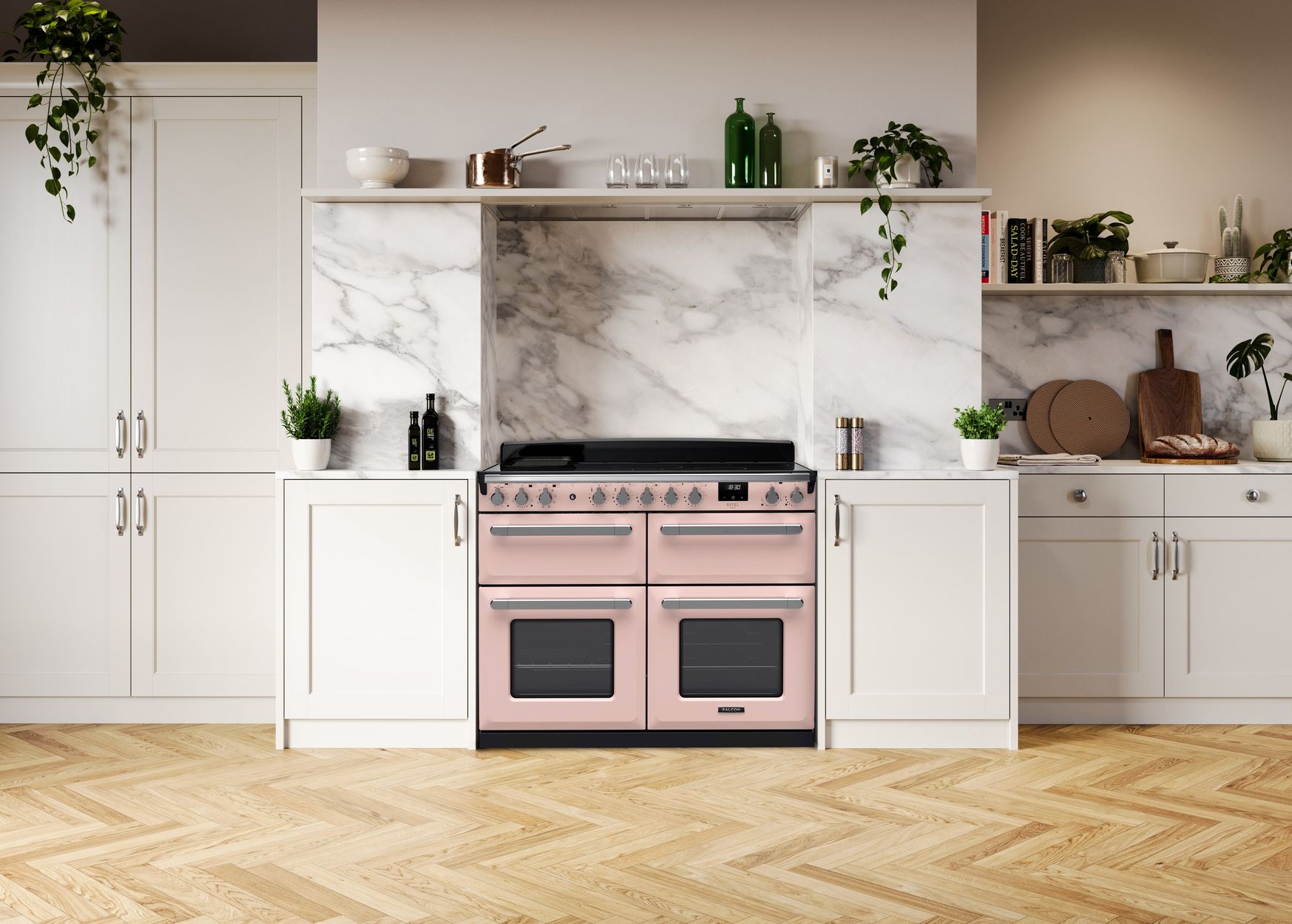 Piano de cuisson Falcon Estel Deluxe 110 rose pastel dans une cuisine blanche au parquet à chevrons