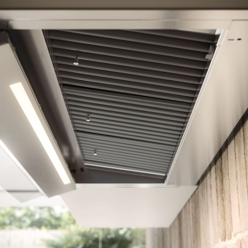Dessous d’une hotte encastrée Falmec Virgola No-Drop avec filtres anti-condensation et éclairage LED