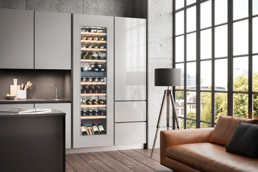 Cave à vin encastrable Liebherr Vinidor deux zones intégrée dans une colonne