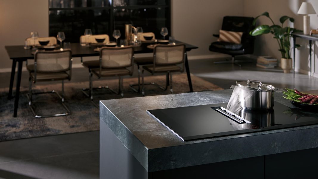 Îlot en pierre avec table induction Siemens inductionAir Plus aspirant la vapeur